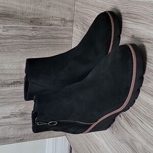 Vionic - Hazel Black Suede Wedge Boot